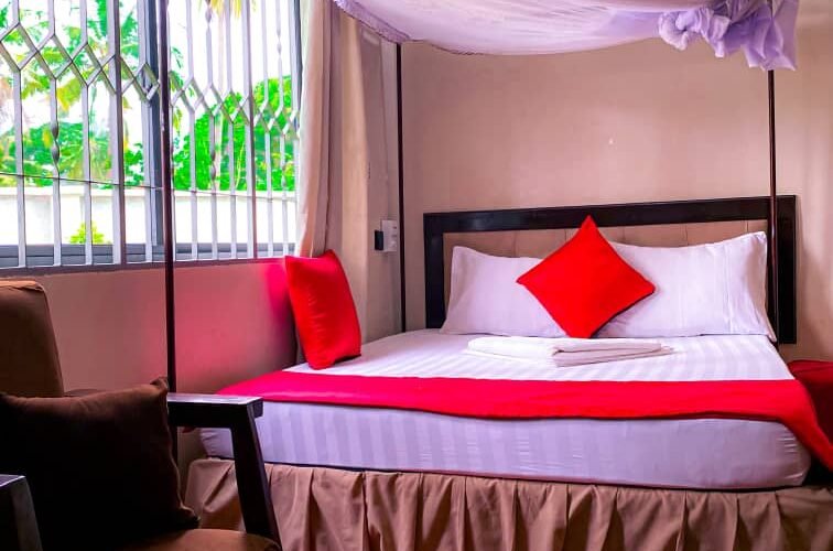where to stay in Bagamoyo Tanzania – Family Ties Inn room bed accommodation